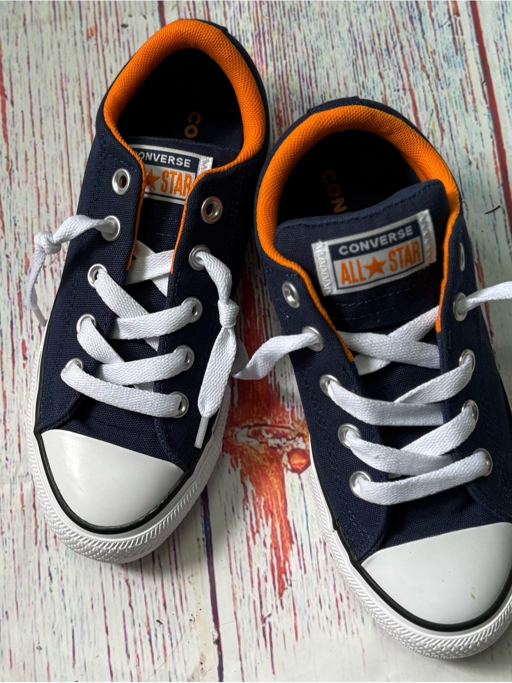 Converse All Star Low Sneakers. Boys Size 2